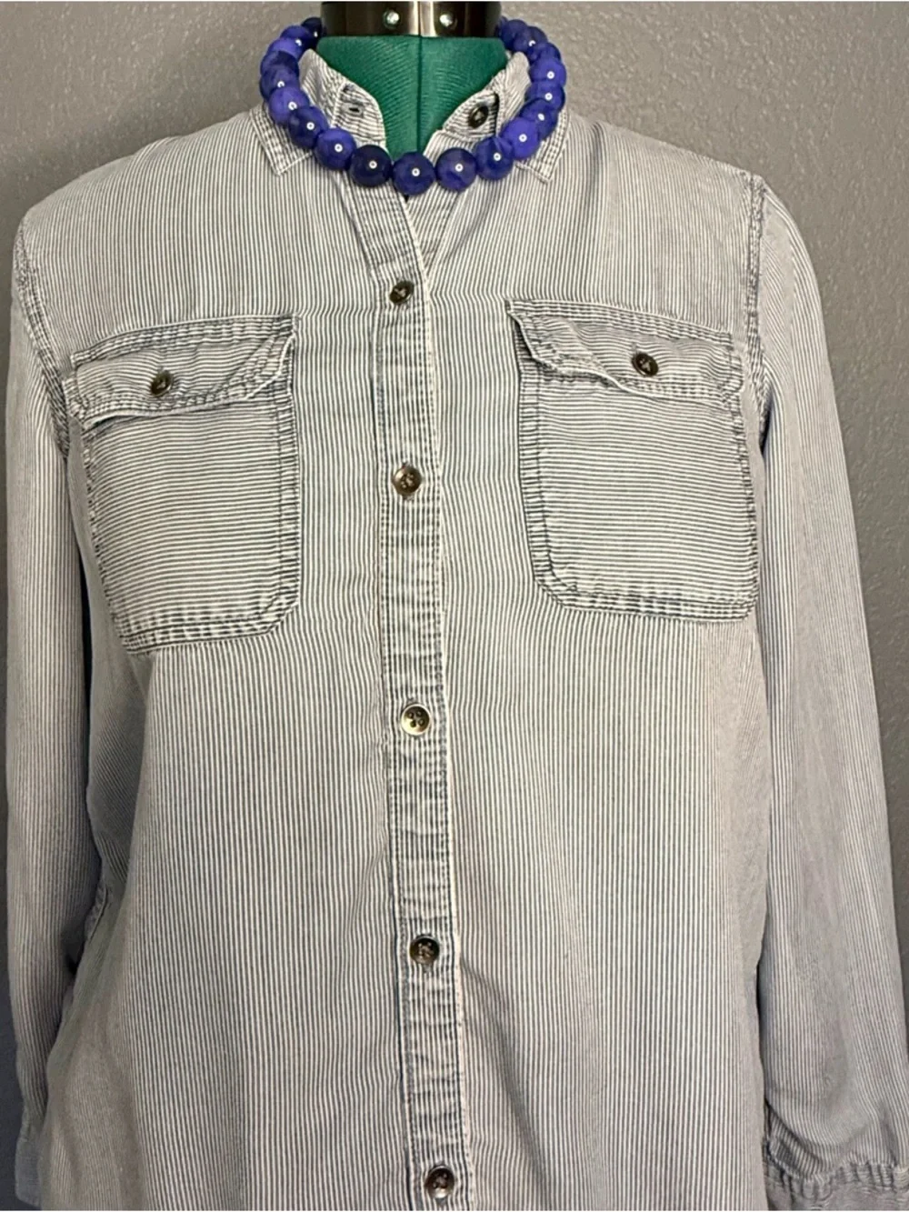 Chaps Chambray Shirt L Blue Button‎ Down Long Sleeve Soft Wash Striped